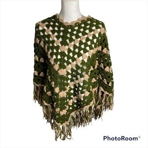Vintage Yarn Knit Poncho Fringe Green Tan Women’s One Size